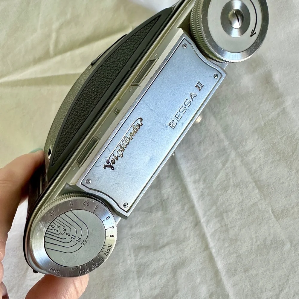 RARE VOIGHTLANDER BESSA II FOLDING CAMERA COLOR-HELIAR 3.5/105 LENS MED FORMAT